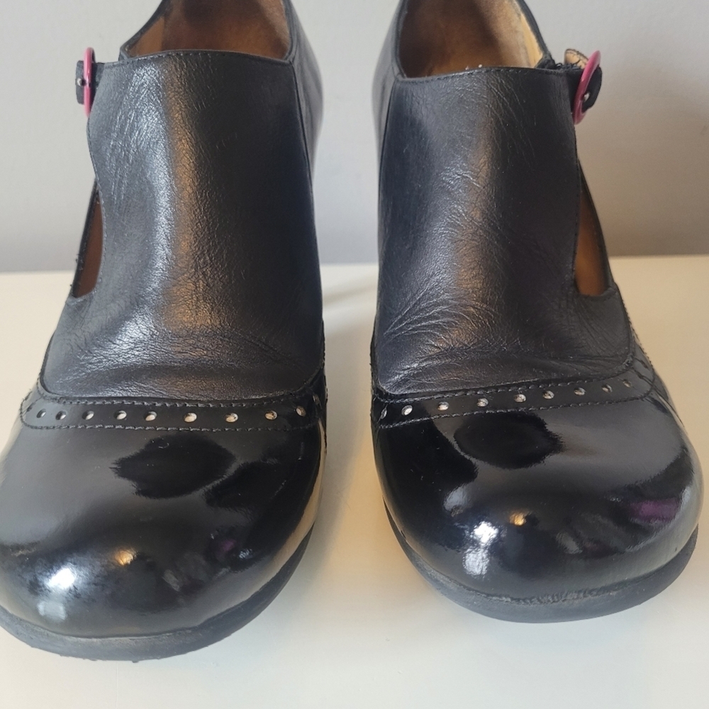 Fluevog Bellevue Ella Baker Brogued Heel With Cutout, GUC, Size 6 - Picture 3 of 11